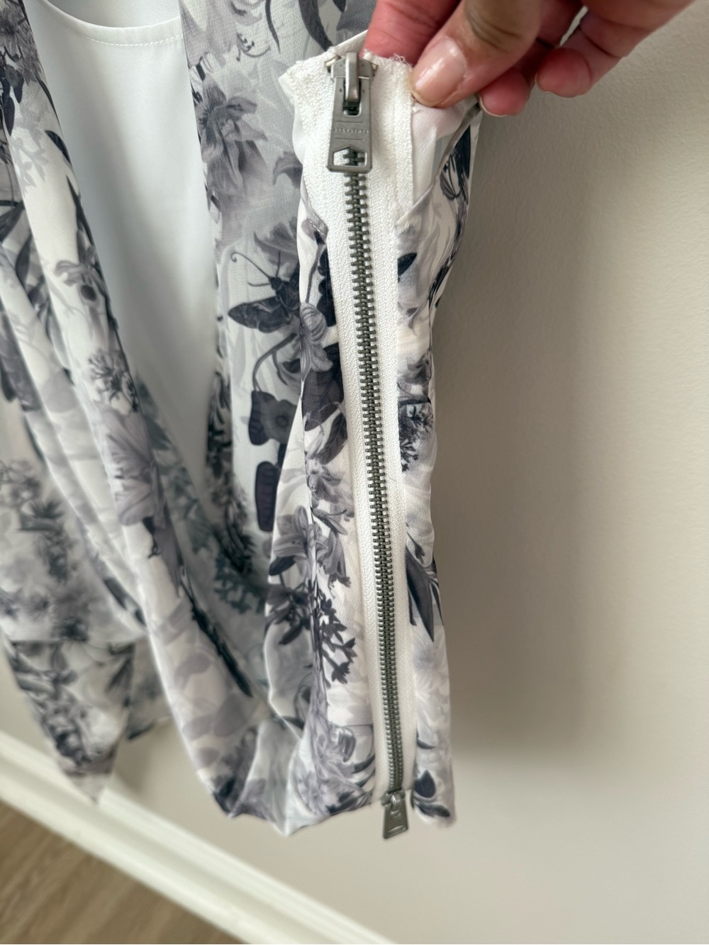 Allsaints Abi Audrey Draped Floral Print Sleeveless Top Asymmetric Mono White 6 - Picture 6 of 10
